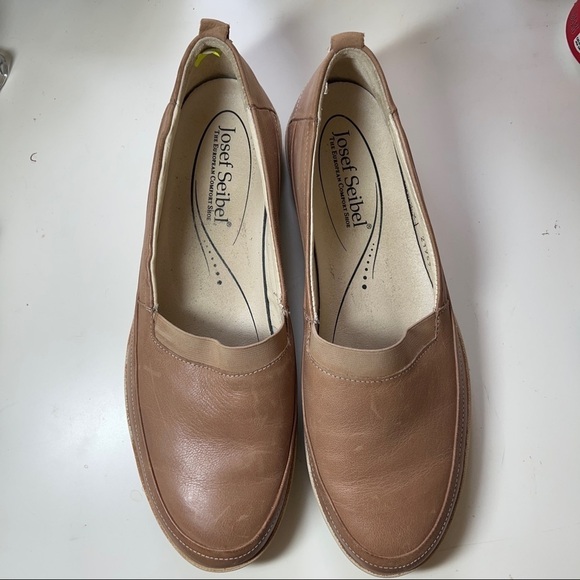 Josef Seibel Shoes - JOSEF SEIBEL Comfort slip one shoes. Size 40. Air reaction footbed. Beige.